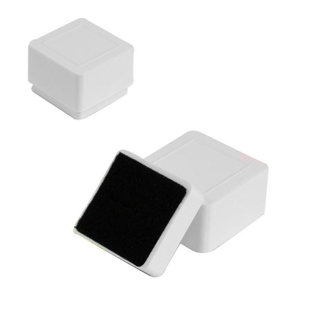 031302 (240BN) Estuche de plástico blanco con inserto negro para anillo paq con 50 estuches  (3.7 x 3.7 x 2.5 cm)
