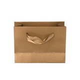 (010992) BOLSA DE PAPEL COLOR DORADA CON LISTÓN (12X9X5 CM) CHICA