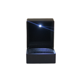 (030904) Estuche inova Negro con luz Led para anillo (6x6.5x5cm)
