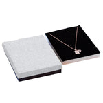 020805 (3005) Caja diamantina plateada, para collar (17.5 x 14 x 2.5 cm)