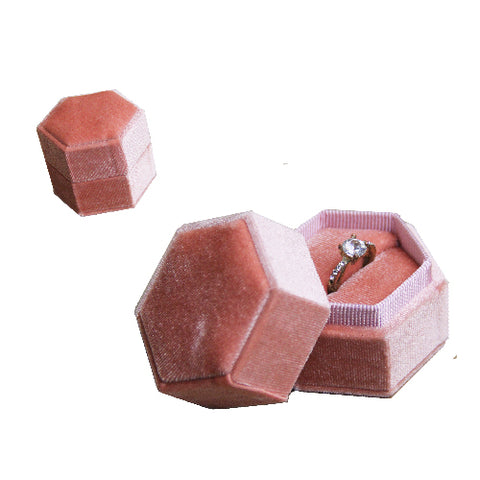 (040269) Estuche exagonal para anillo color rosa palo (6x6x5cm)
